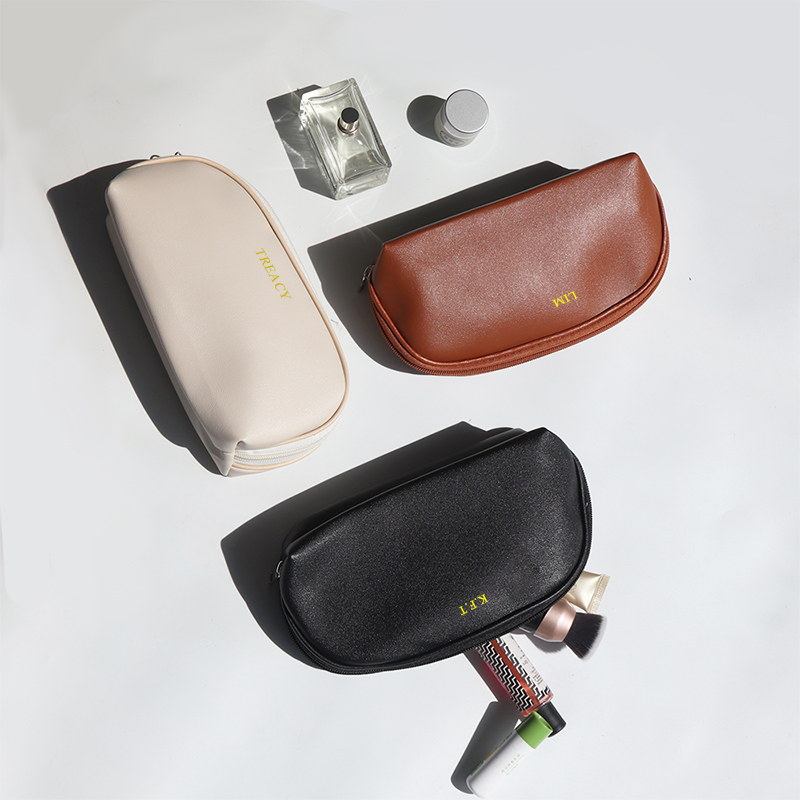 Tas kosmetik ukiran huruf Trav - Luxury Skincare Samples ulasan dan harga
